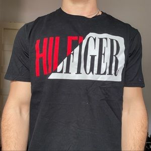 TOMMY HILLFIGER T-SHIRT